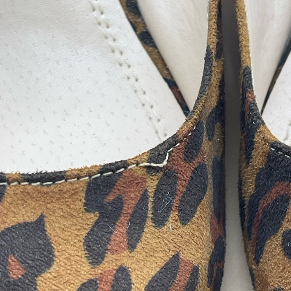 Chase & Chloe Emmy Mary Jane Wedge Pump
LEOPARD, Size 10, Preowned condition - Picture 9 of 10